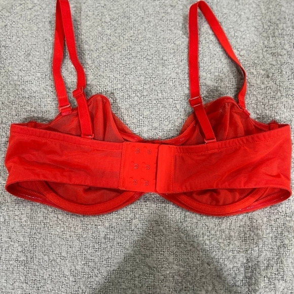 Skims Red Bra - Picture 2 of 3